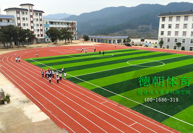 鋪設(shè)塑膠跑道