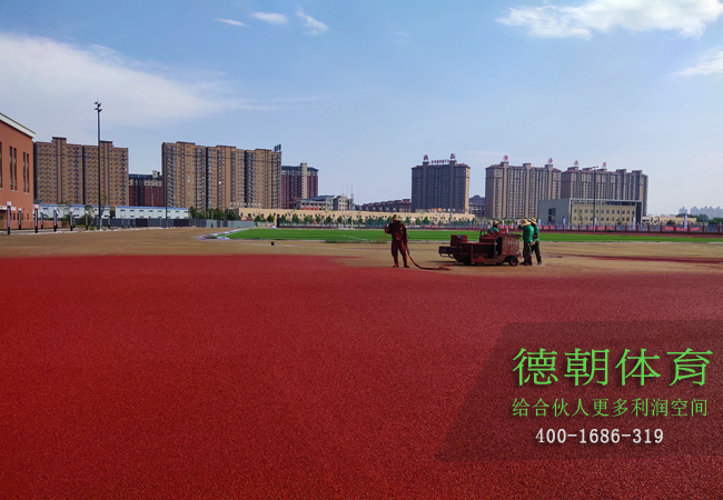 鋪設(shè)塑膠跑道