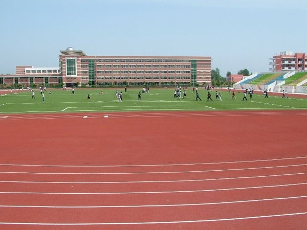 新疆做學?；旌闲退苣z跑道