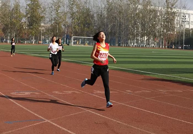 運(yùn)動(dòng)塑膠跑道