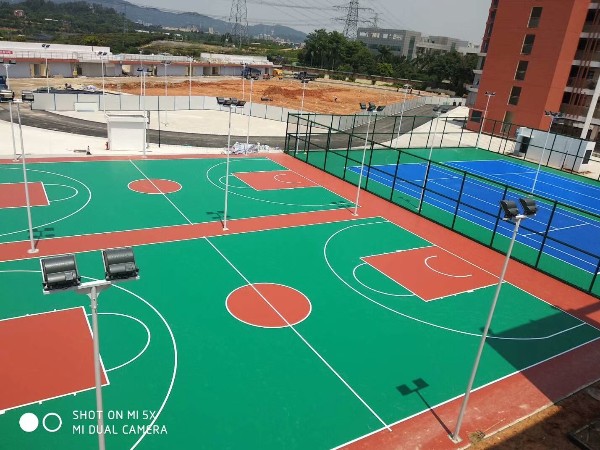 做籃球場(chǎng)地面材料，選貴州硅pu球場(chǎng)材料廠家！【德朝體育】