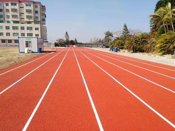新國標(biāo)透氣型塑膠跑道
