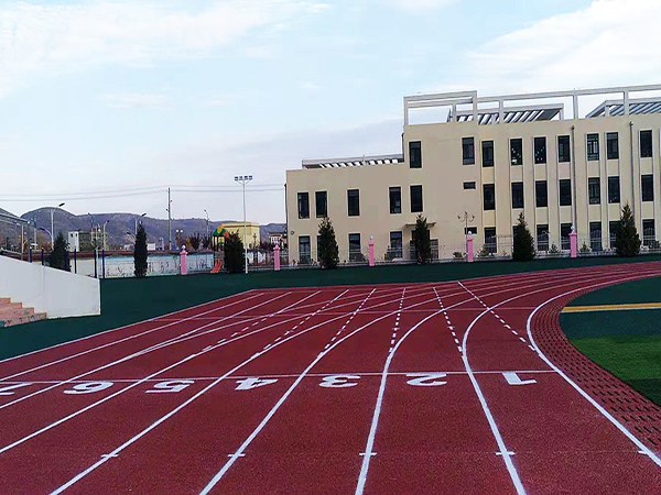 德朝丙烯酸球場材料工程開裂脫落的原因