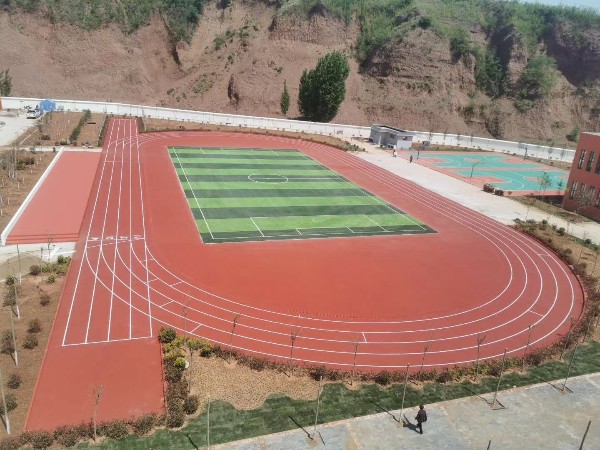 新國(guó)標(biāo)透氣型塑膠跑道