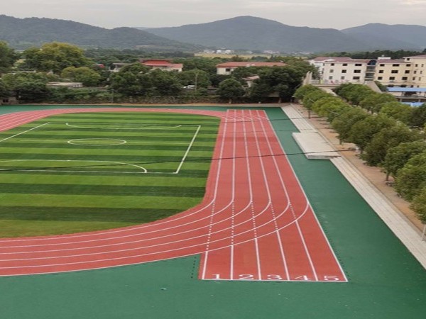 新國標透氣型塑膠跑道