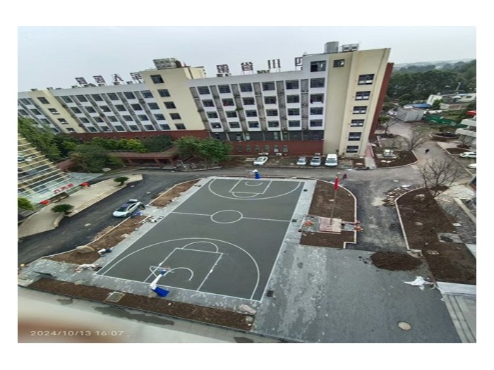 四川成都大邑退役軍人醫(yī)院8mm彩色EPDM塑膠籃球場(chǎng)完工！